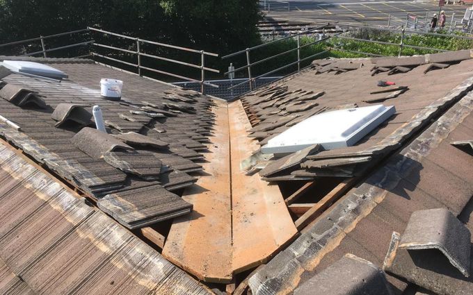 6 Signs That Will Lead to Roof Damage.jpg